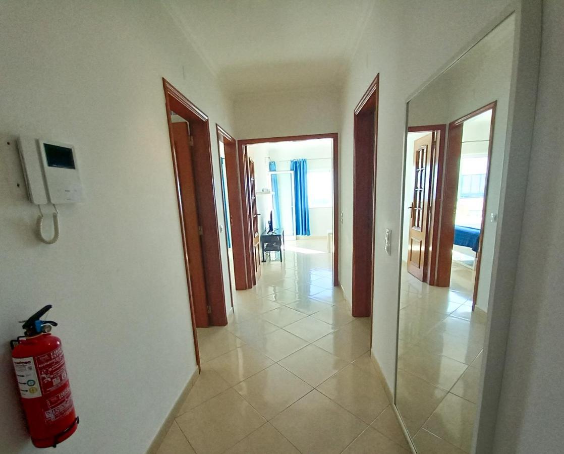 Colina Ferias- Garagem & Wifi Apartment Quarteira Bagian luar foto