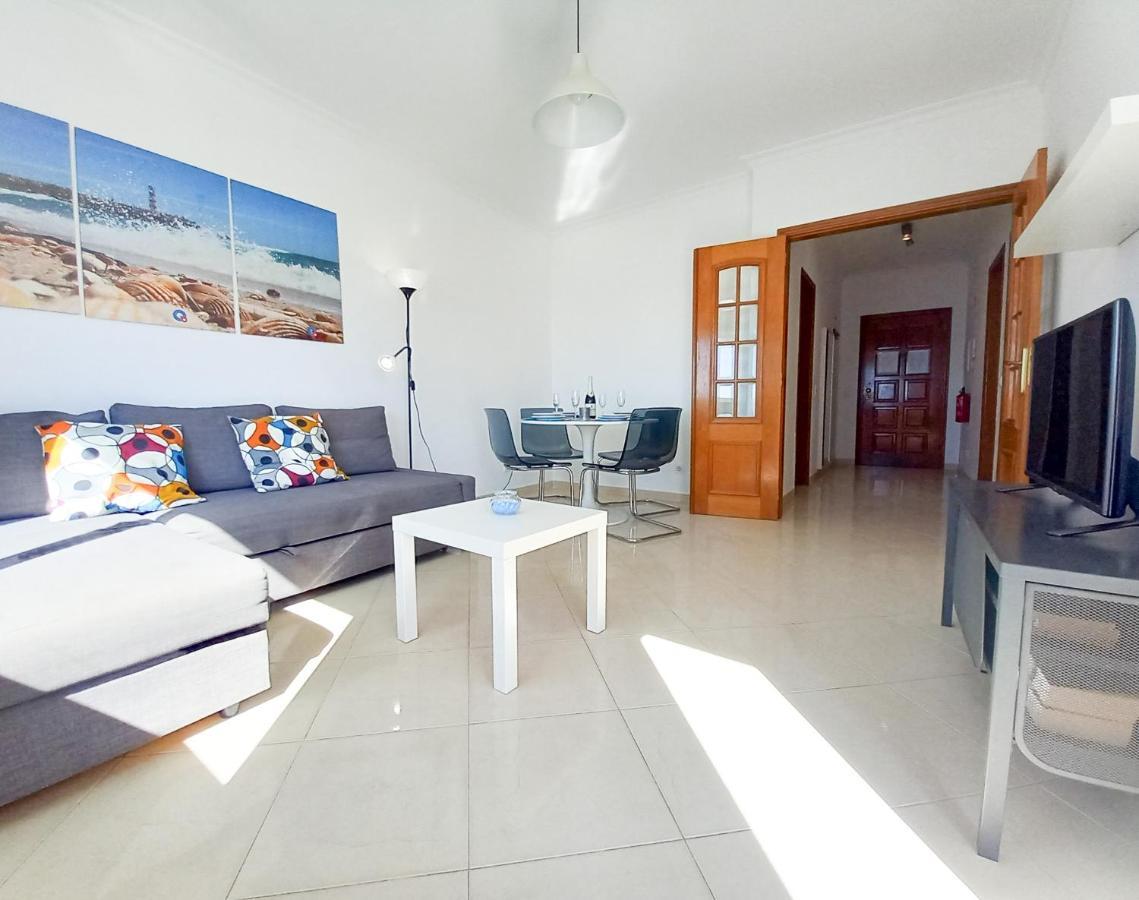 Colina Ferias- Garagem & Wifi Apartment Quarteira Bagian luar foto
