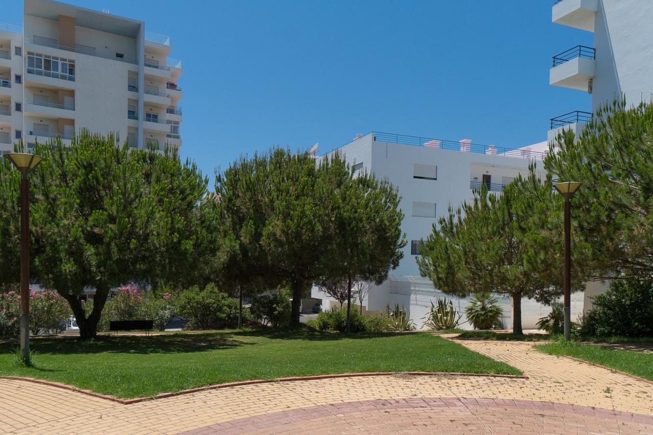 Colina Ferias- Garagem & Wifi Apartment Quarteira Bagian luar foto