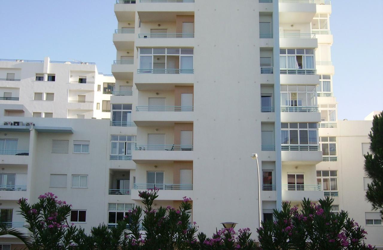 Colina Ferias- Garagem & Wifi Apartment Quarteira Bagian luar foto